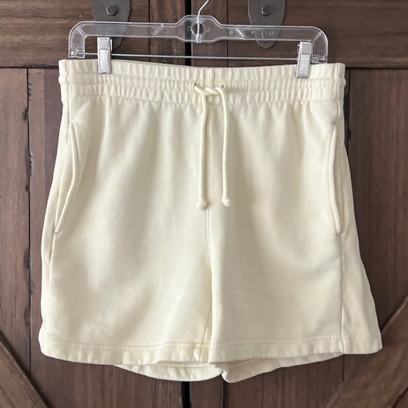 Aritzia TNA Cozy Fleece Boyfriend Shorts Elastic Waistband Pale Yellow Size M - Picture 2 of 7